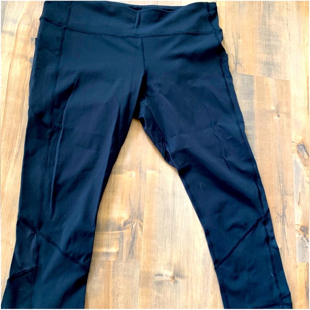 Black Lululemon Athletica Crooped Leggings with mesh